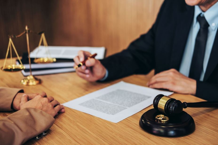 divorce lawyer